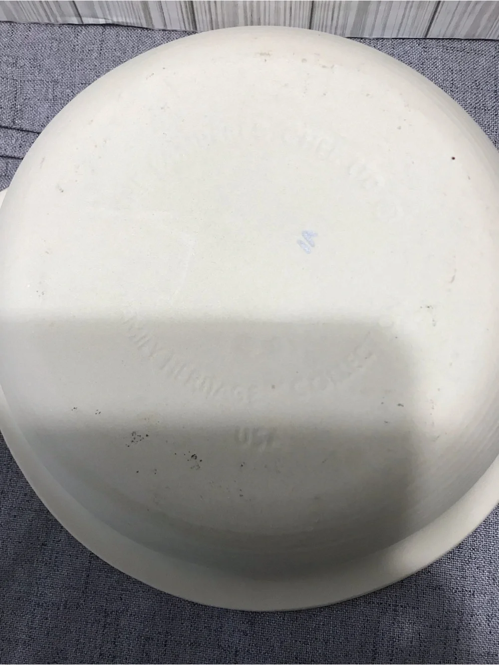 Large PamperChef Stoneware Baking Bowl